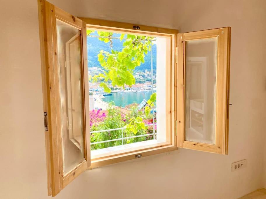 Stylish Vathy Studio With Sea View Екстериор снимка