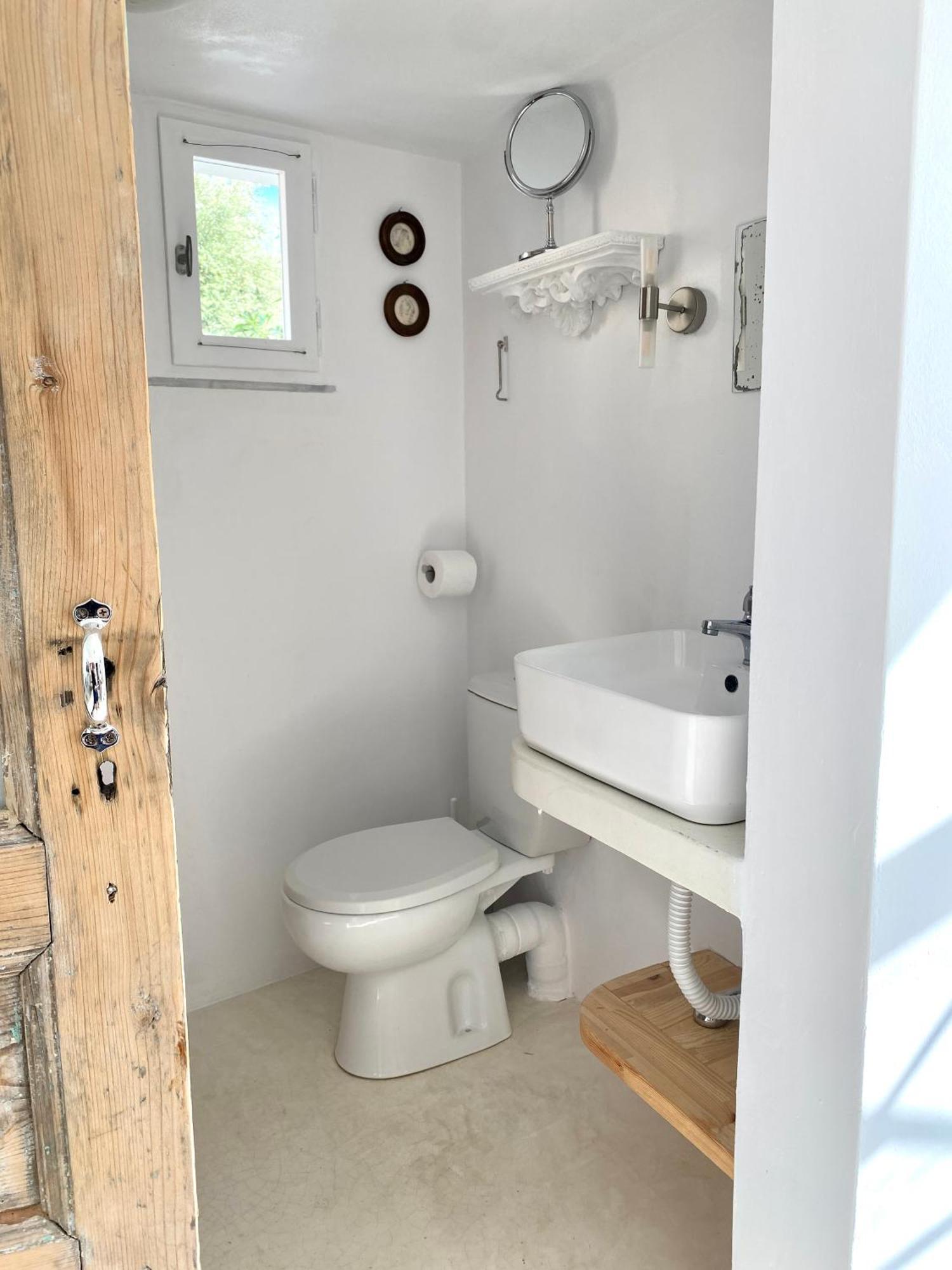 Stylish Vathy Studio With Sea View Екстериор снимка