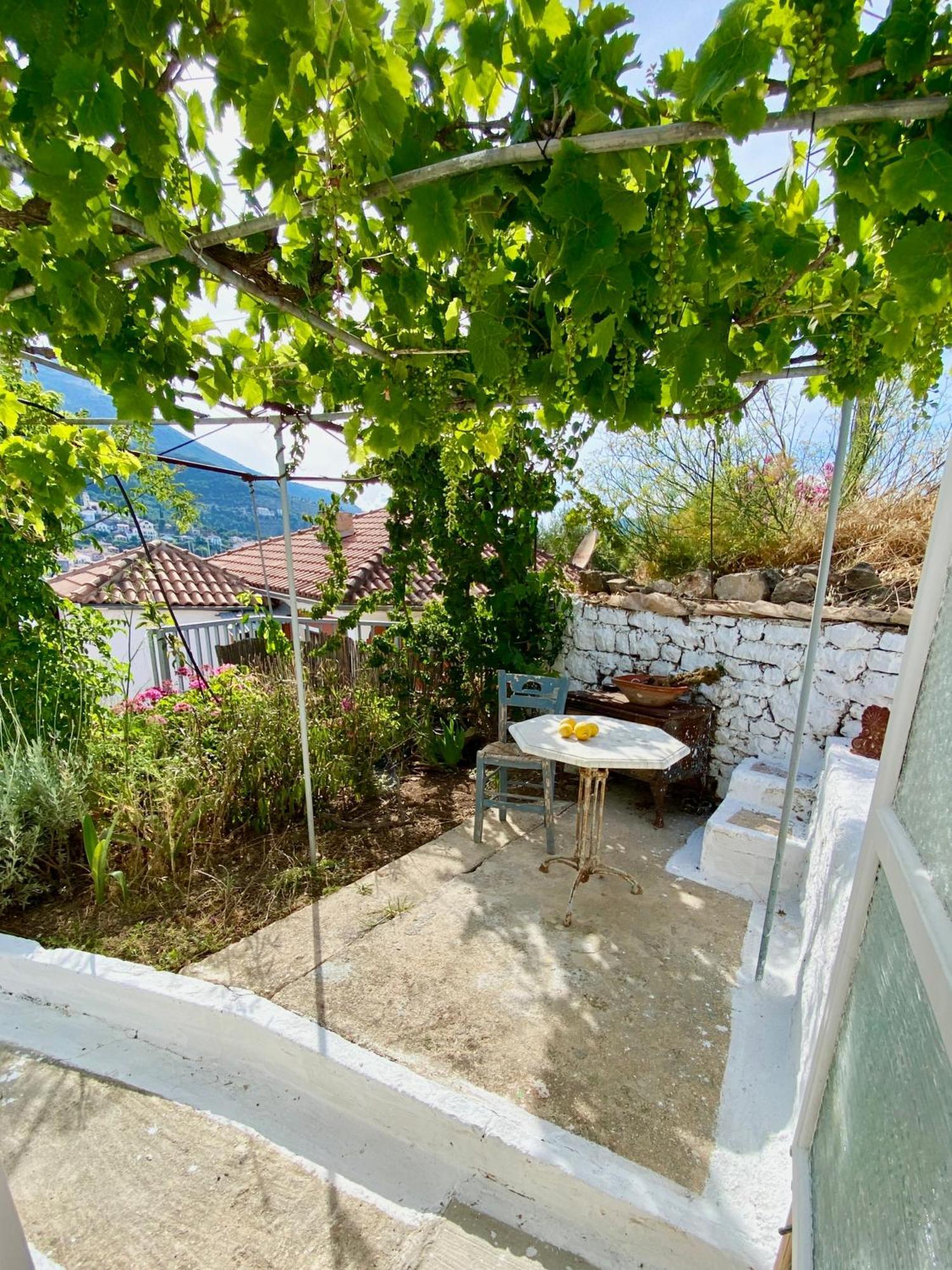 Stylish Vathy Studio With Sea View Екстериор снимка